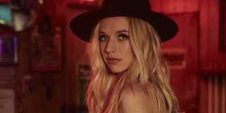 ZZ Ward